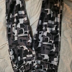 Nike Black and Gray Patterned Leggings